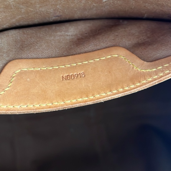 Louis Vuitton large bag 21 in wide by 16 in high. - Picture 3 of 4